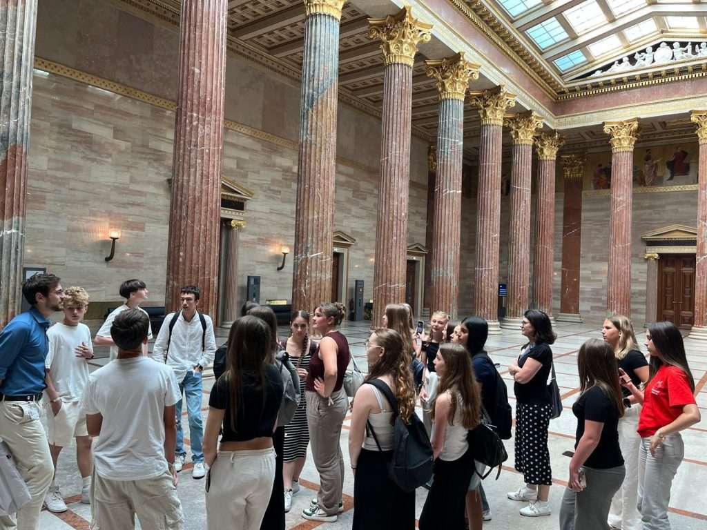 Besuch der 4. Klassen im Parlament